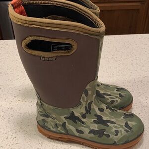 Bogs Kids' Brown and Green Camo Boots US 3 Eu 35